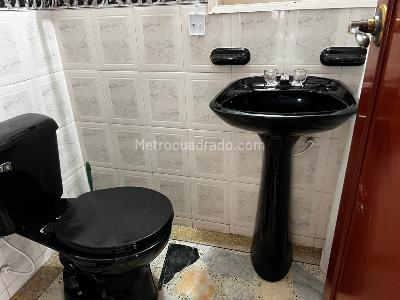 Casa de 5 alcobas en venta en Las Acacias, Bogotá, 252 m² · foto 9 de 12