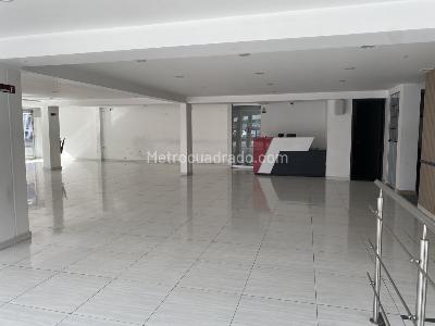 Casa de 5 alcobas en arriendo en La Castellana, Bogotá, 440 m² · foto 3 de 14
