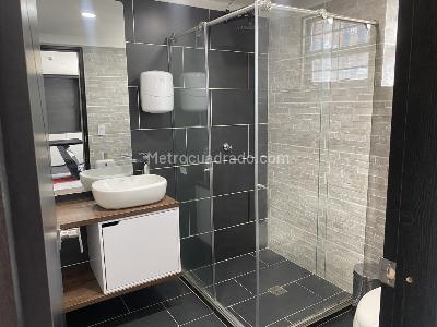 Casa de 5 alcobas en arriendo en La Castellana, Bogotá, 440 m² · foto 9 de 14