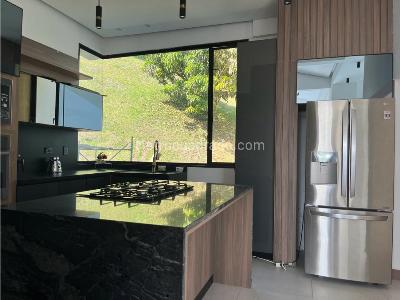 Casa de 3 alcobas en venta en Suroriente, Medellín, 500 m² · foto 3 de 10