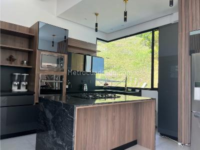 Casa de 3 alcobas en venta en Suroriente, Medellín, 500 m² · foto 4 de 10