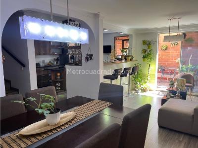 Casa de 3 alcobas en venta en Suroccidente, Medellín, 113 m² · foto 2 de 18