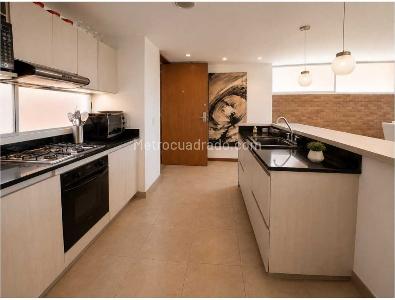 Apartamento de 2 alcobas en venta en El Poblado El Tesoro, Medellín, 118 m² · foto 7 de 20