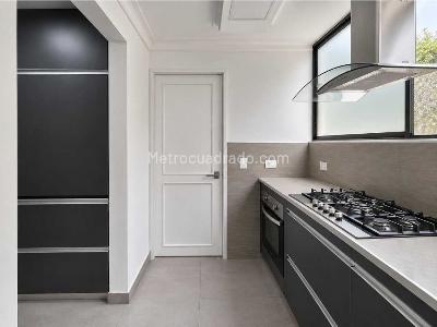 Apartamento de 3 alcobas en venta en Suroriente, Sabaneta, 207 m² · foto 10 de 19