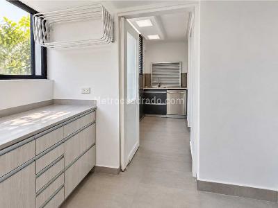 Apartamento de 3 alcobas en venta en Suroriente, Sabaneta, 207 m² · foto 11 de 19