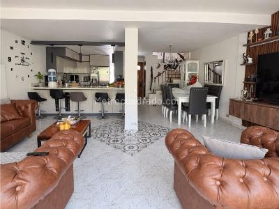 Casa de 4 alcobas en venta en Suroriente, Envigado, 226 m² · foto 2 de 14