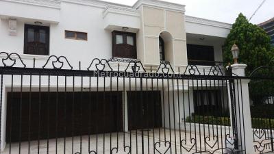 Casa de 5 alcobas en venta en San Vicente, Barranquilla, 425 m² · foto 2 de 14