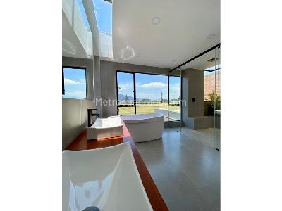 Casa de 5 alcobas en venta en Autonorte, Chía, 420 m² · foto 2 de 20