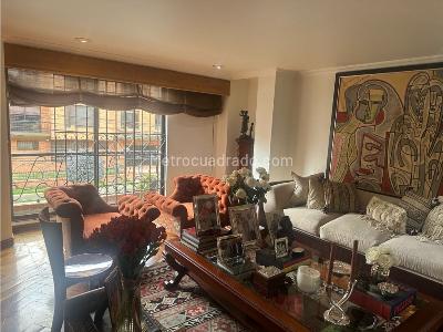 Apartamento de 3 alcobas en venta en Chico Navarra, Bogotá, 213 m² · foto 2 de 17