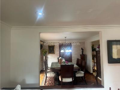 Apartamento de 3 alcobas en venta en Chico Navarra, Bogotá, 213 m² · foto 3 de 17