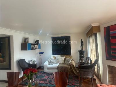 Apartamento de 3 alcobas en venta en Chico Navarra, Bogotá, 213 m² · foto 4 de 17