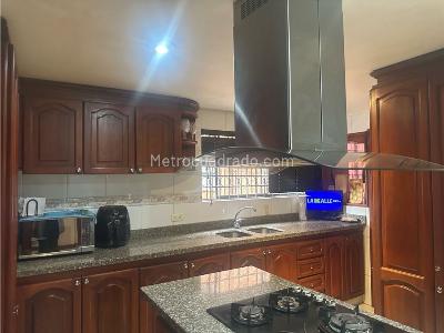 Apartamento de 3 alcobas en venta en Chico Navarra, Bogotá, 213 m² · foto 6 de 17
