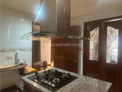Apartamento de 3 alcobas en venta en Chico Navarra, Bogotá, 213 m² · foto 7 de 17