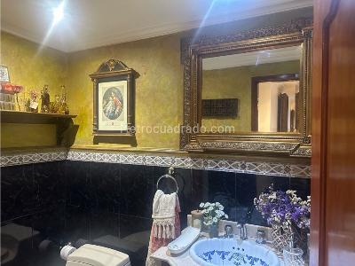 Apartamento de 3 alcobas en venta en Chico Navarra, Bogotá, 213 m² · foto 9 de 17