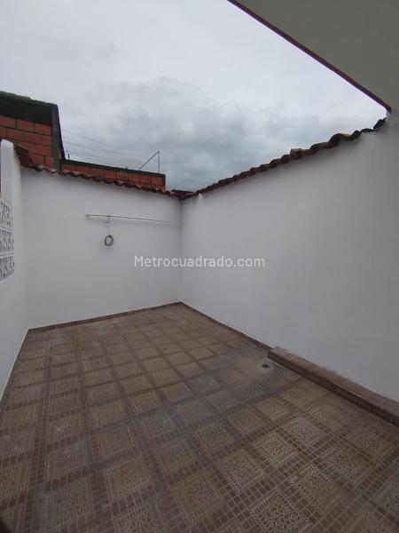 Piso – Cali, Junín, Comuna 9 - Más