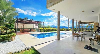 Casa de 5 alcobas en venta en El Poblado Las Palmas, Medellín · foto 2 de 20