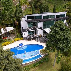 Casa de 5 alcobas en venta en El Poblado Las Palmas, Medellín · foto 3 de 20