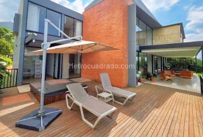 Casa de 5 alcobas en venta en Poblado Los Balsos, Medellín, 1218 m² · foto 3 de 20