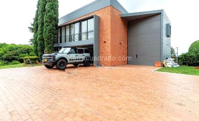 Casa de 5 alcobas en venta en Poblado Los Balsos, Medellín, 1218 m² · foto 2 de 20