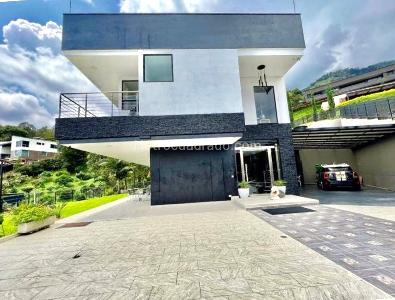 Casa de 5 alcobas en venta en El Poblado Las Palmas, Medellín · foto 19 de 20