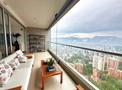 Apartamento de 4 alcobas en venta en El Poblado El Tesoro, Medellín, 198 m² · foto 2 de 20