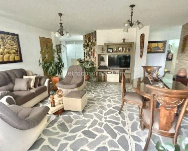 Apartamento de 3 alcobas en venta en Laureles La Castellana, Medellín, 98 m² · foto 2 de 20