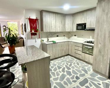 Apartamento de 3 alcobas en venta en Laureles La Castellana, Medellín, 98 m² · foto 3 de 20