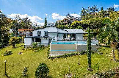 Casa en venta en Loma Del Chocho, Envigado · foto 3 de 20