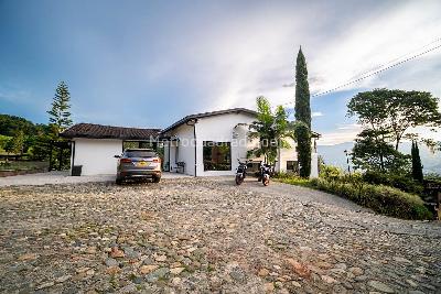 Casa en venta en Loma Del Chocho, Envigado · foto 2 de 20