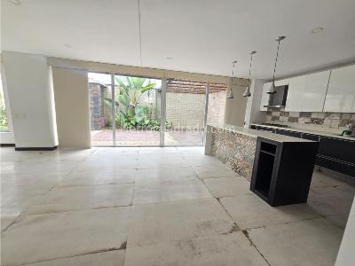 Casa de 4 alcobas en venta en Barro Blanco, Rionegro, 230 m² · foto 2 de 20