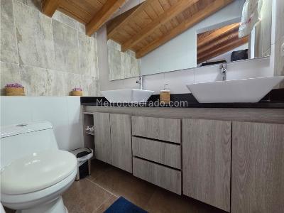 Casa de 4 alcobas en venta en Barro Blanco, Rionegro, 230 m² · foto 17 de 20