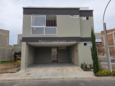 Casa de 3 alcobas en venta en Gualanday, Rionegro, 174 m² · foto 1 de 19