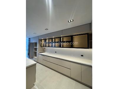 Casa de 4 alcobas en venta en Barro Blanco, Rionegro, 230 m² · foto 2 de 4