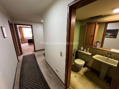 Apartamento de 4 alcobas en arriendo en Chico Navarra, Bogotá, 230 m² · foto 9 de 20