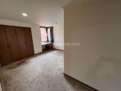 Apartamento de 4 alcobas en arriendo en Chico Navarra, Bogotá, 230 m² · foto 15 de 20