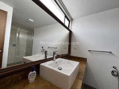 Apartamento de 4 alcobas en arriendo en Chico Navarra, Bogotá, 230 m² · foto 14 de 20