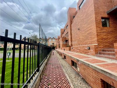 Casa de 3 alcobas en venta en Gratamira, Bogotá, 150 m² · foto 2 de 20