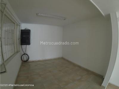 Casa de 3 alcobas en arriendo en Normandia, Bogotá, 256 m² · foto 19 de 20