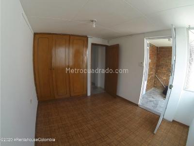 Casa de 3 alcobas en arriendo en Normandia, Bogotá, 256 m² · foto 3 de 20