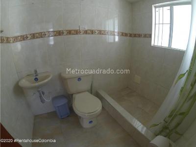 Casa de 3 alcobas en arriendo en Normandia, Bogotá, 256 m² · foto 8 de 20