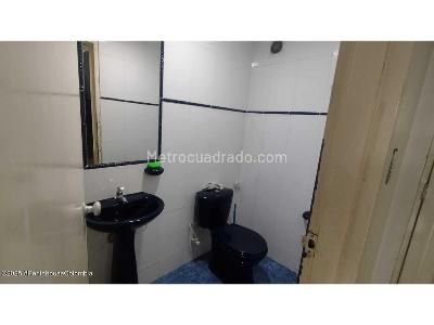 Casa de 5 alcobas en venta en Modelia, Bogotá, 239 m² · foto 9 de 16