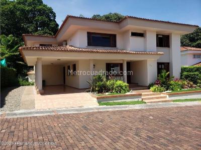 Casa de 5 alcobas en venta en El Vergel, Ibagué, 386 m² · foto 2 de 20