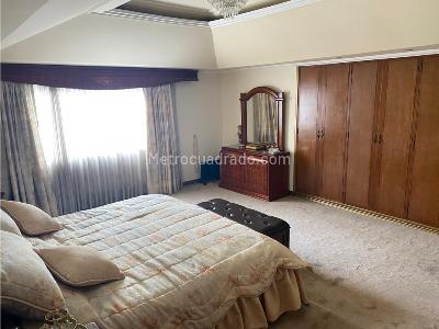Apartamento de 3 alcobas en venta en Chico, Bogotá, 297 m² · foto 14 de 19