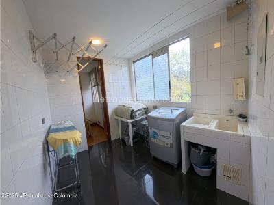Apartamento de 5 alcobas en venta en Niza, Bogotá, 238 m² · foto 3 de 4