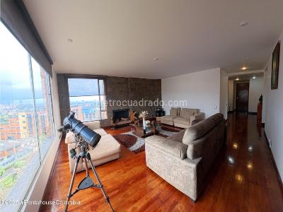Apartamento de 5 alcobas en venta en Niza, Bogotá, 238 m² · foto 4 de 4