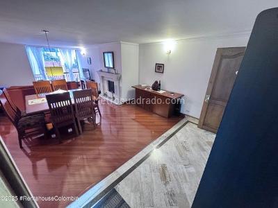 Apartamento de 3 alcobas en venta en Club De Los Lagartos, Bogotá, 142 m² · foto 3 de 20