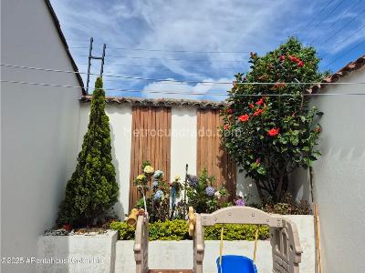 Casa de 4 alcobas en venta en Nueva Autopista, Bogotá, 187 m² · foto 8 de 20