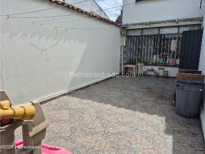 Casa de 4 alcobas en venta en Nueva Autopista, Bogotá, 187 m² · foto 12 de 20