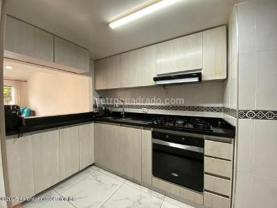 Apartamento de 4 alcobas en venta en Cedritos, Bogotá, 130 m² · foto 4 de 19