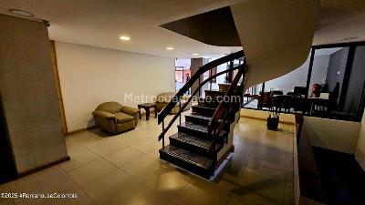 Apartaestudio en venta en Chapinero Central, Bogotá, 58 m² · foto 2 de 11